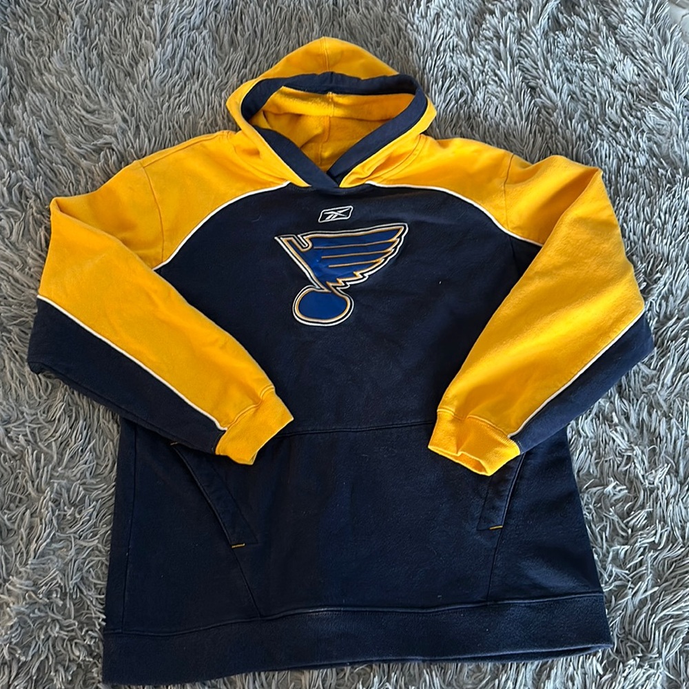 Boys Vintage RBK St. Louis Blues hoodie. Size L (14/16)